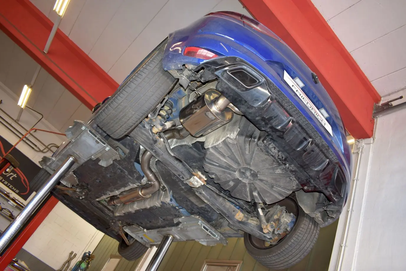 Friedrich Motorsport 76mm Anlage für Renault Megane IV Foto