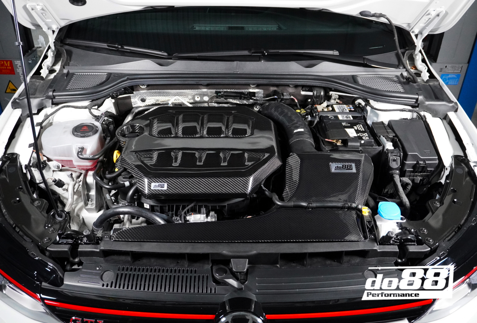 do88 Carbon Motorabdeckung für VW Golf MK8 GTI/R Anleitung