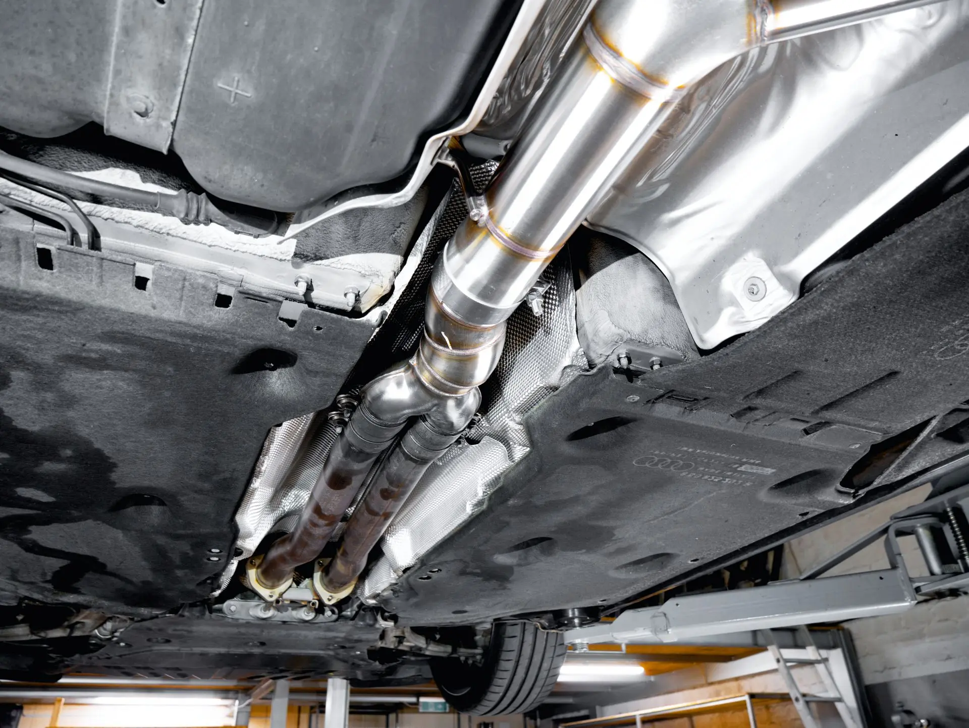 Hurricane 3,5 Zoll Abgasanlage für Audi TT RS 8S Details