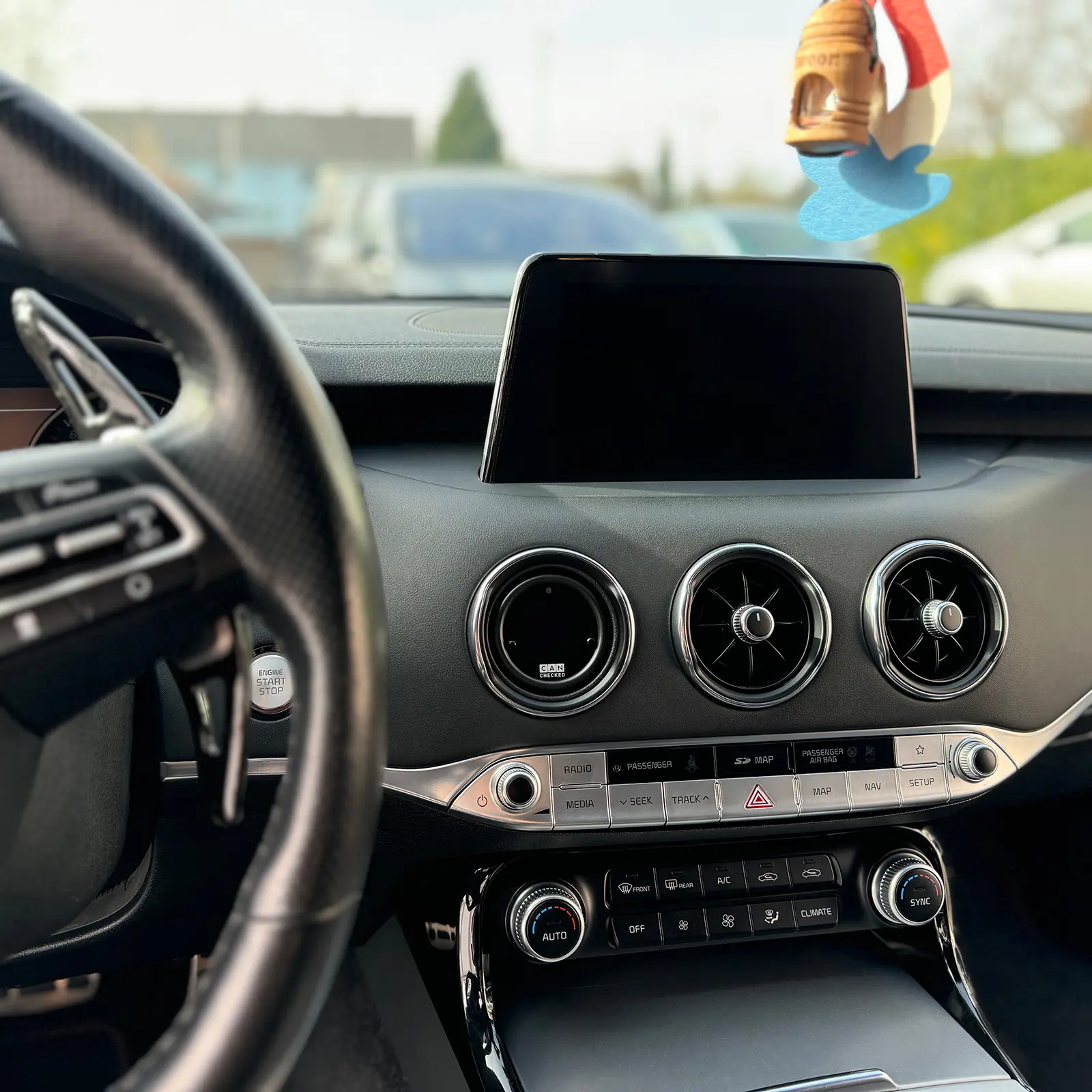 CANchecked MFD15 Gen2 Display für Kia Stinger Foto