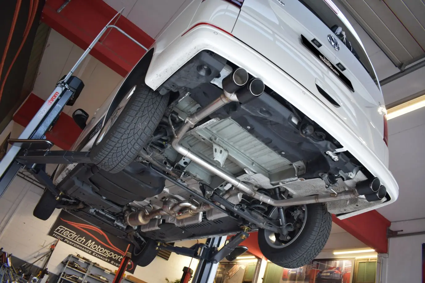 StreetBeast 76mm Duplex-Auspuff VW T6 __ Tuning-Highlight