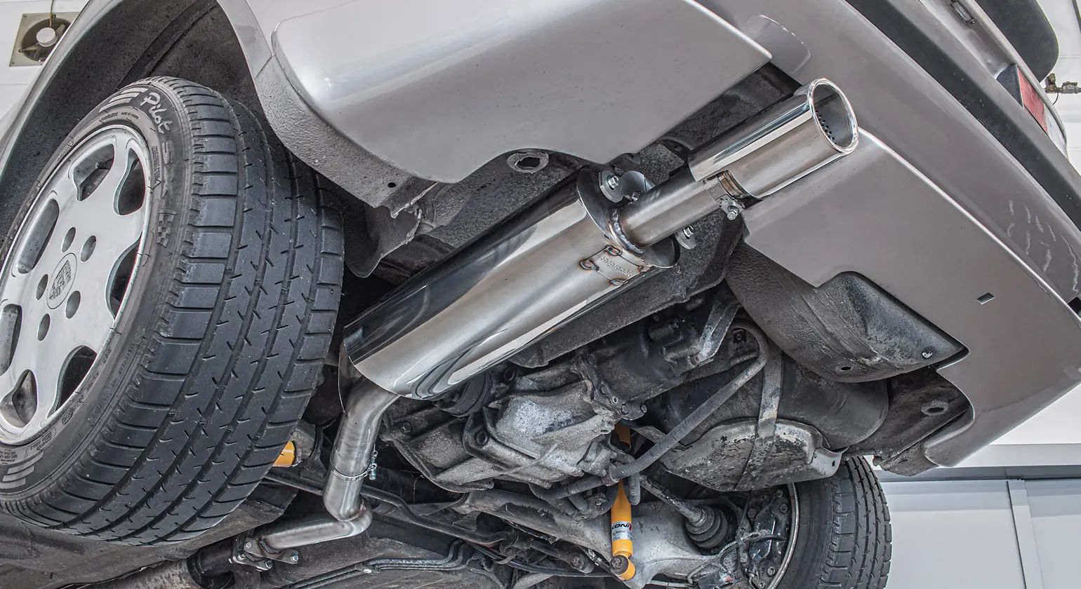 CARGRAPHIC Sportauspuff für Porsche 944 Turbo Details