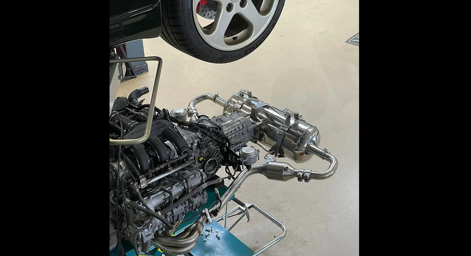 CARGRAPHIC Fächerkrümmer für Porsche 986 Boxster Details