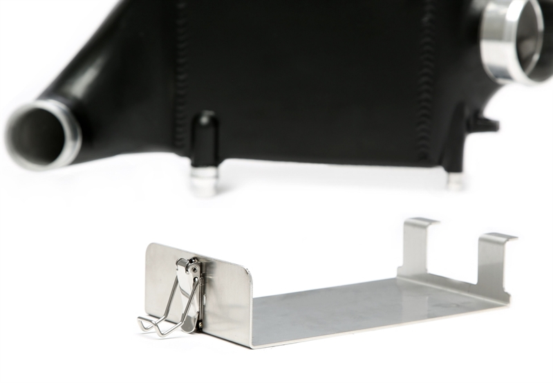 TA Technix Ladeluftkühler für Mercedes A45 AMG Foto