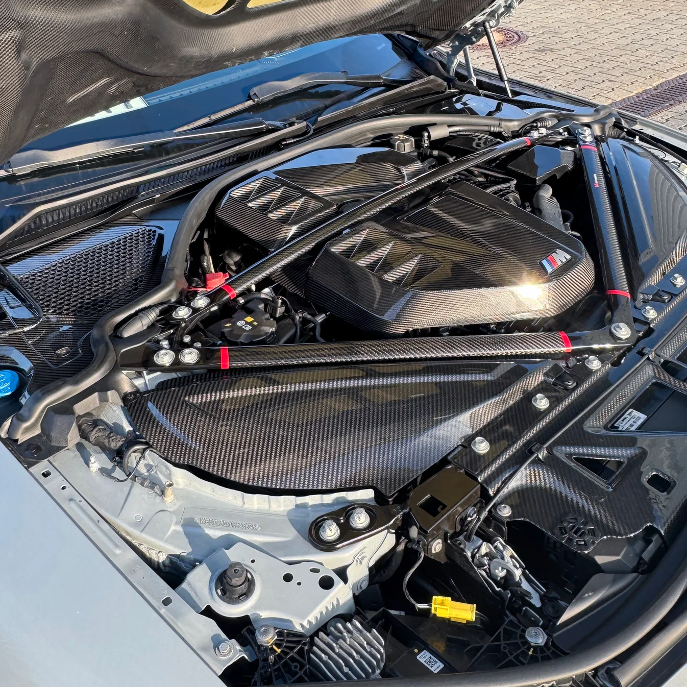 Carbon Domstrebe für BMW M3 M4 G80 G81 G82 G83 CSL Anleitung