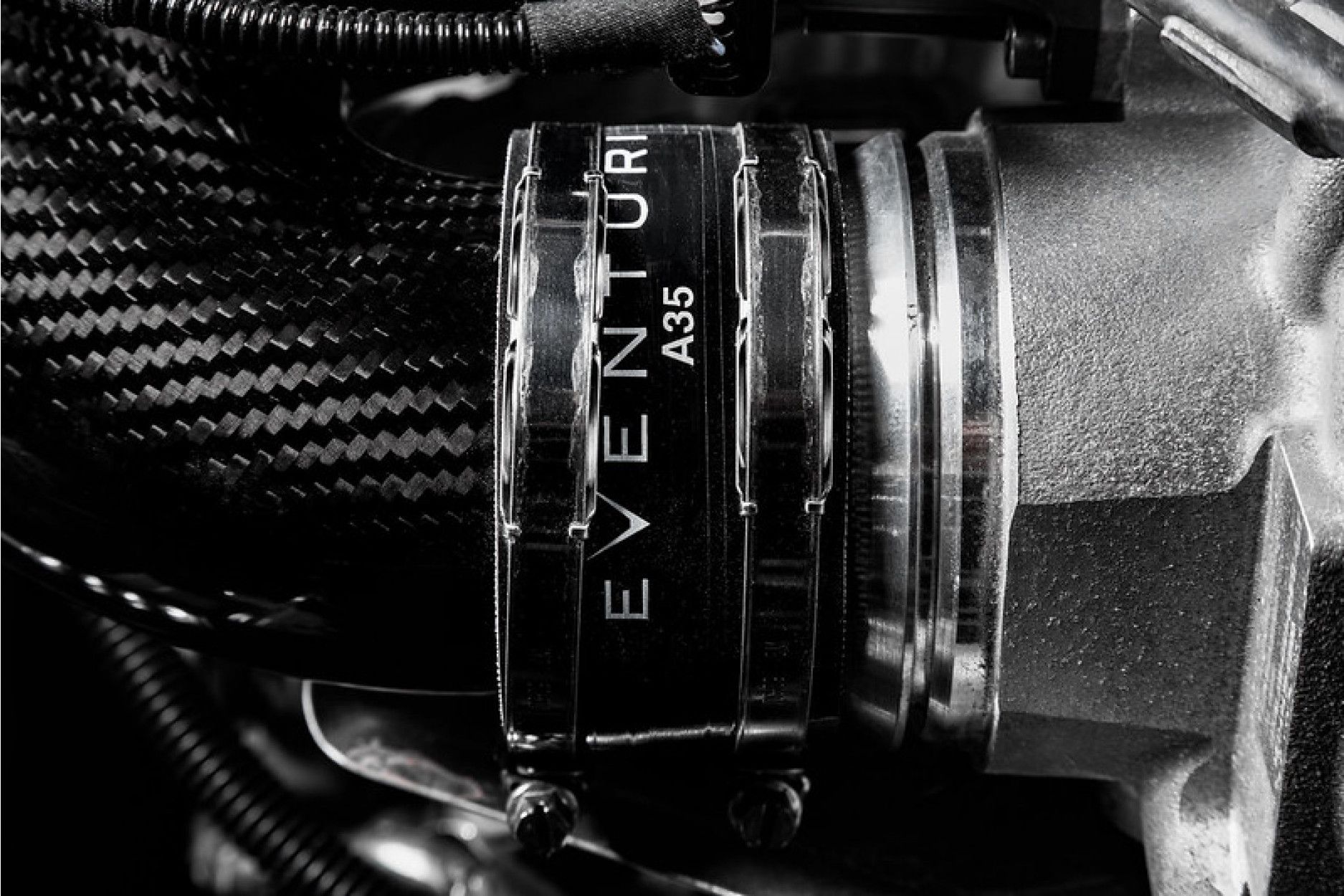 Eventuri Carbon Turbo-Rohr für Mercedes A35 AMG Details