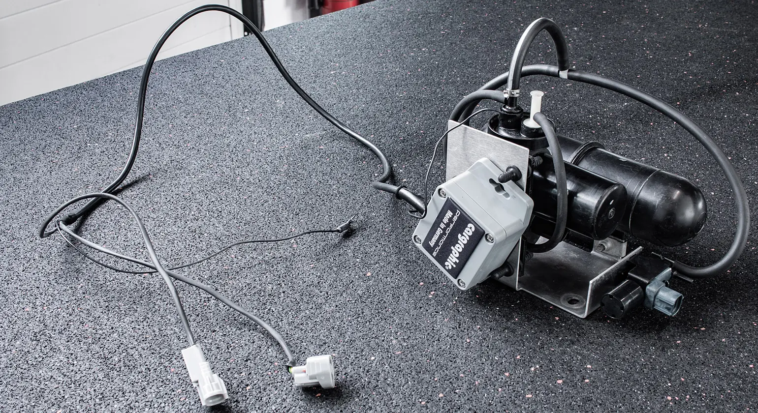 CARGRAPHIC Abgasklappensteuerung für Aston Martin DB9 Anleitung