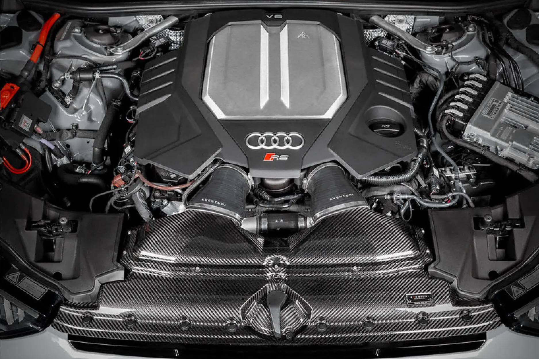Eventuri Carbon Ansaugsystem Audi C8 RS6/RS7 Foto
