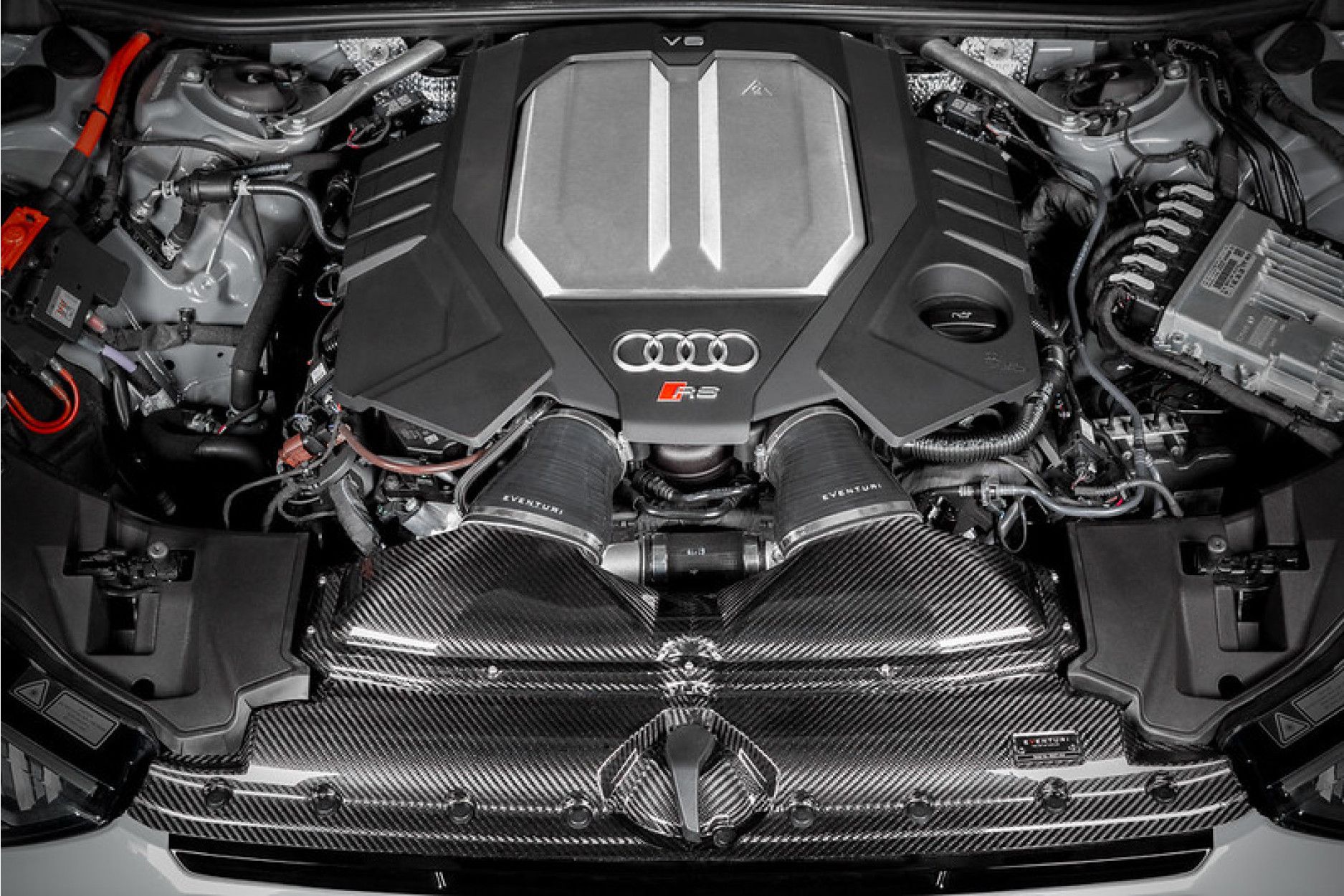 Eventuri Carbon Ansaugsystem Audi C8 RS6/RS7 Foto