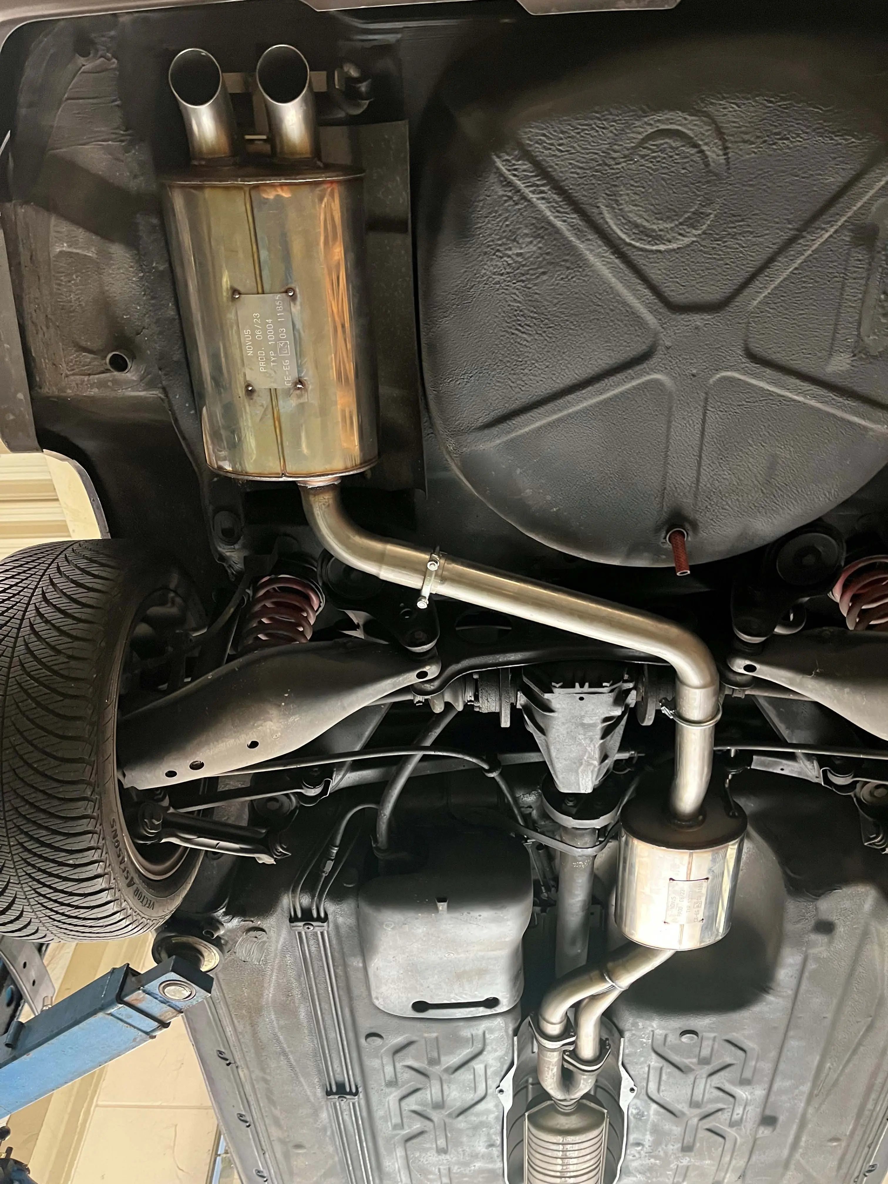 Novus Edelstahl Auspuff für Mercedes W201 