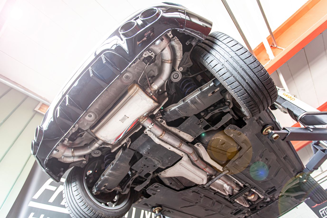 Friedrich Motorsport Duplex-Anlage für Mercedes W177 Foto