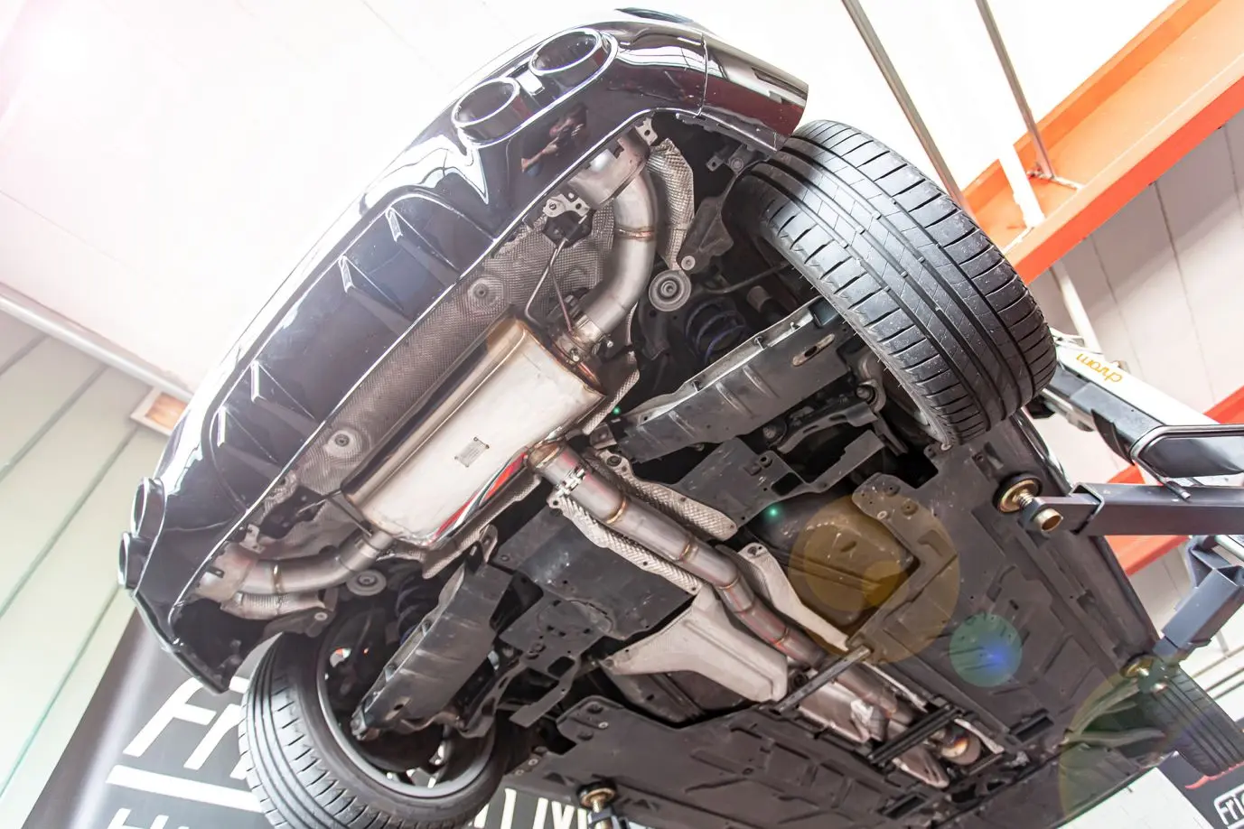 Friedrich Motorsport Duplex-Anlage für Mercedes W177 Foto